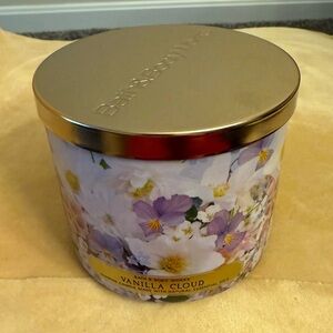 Bath & Body Works Vanillla Cloud Candle - Never Used - Brand New